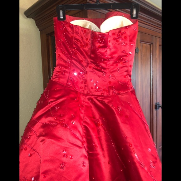 Red prom dress - Picture 8 of 9